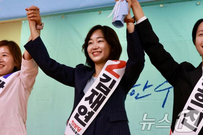 [사진] 김재연 '신임 진보당 대표로'
