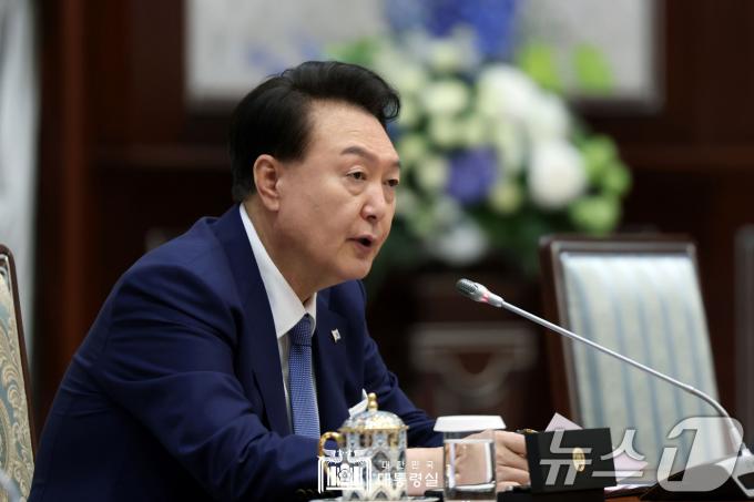 [사진] 윤석열 대통령, 한-우즈베크 확대 정상회담