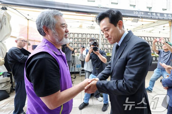 [사진] 이태원참사 유가족 만난 오세훈 서울시장