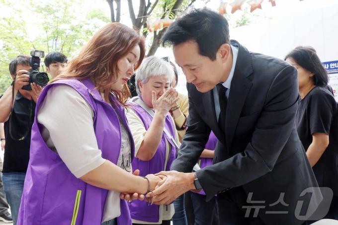 [사진] 오세훈 서울시장, 이태원참사 유가족 위로