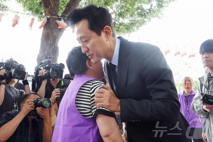 [사진] 오세훈 서울시장 '이태원참사 유가족과 함께'