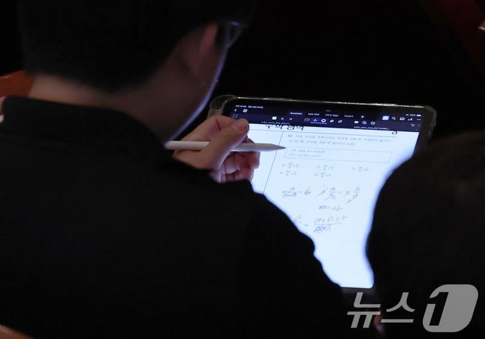 [사진] '다시 풀어보는 모의평가'