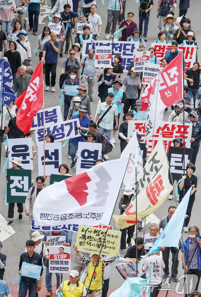 [사진] 행진 이어가는 6·15남측위