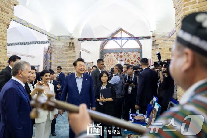 [사진] 사마르칸트 방문한 윤석열 대통령