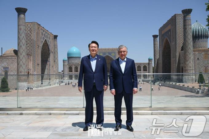 [사진] 사마르칸트 찾은 윤석열 대통령