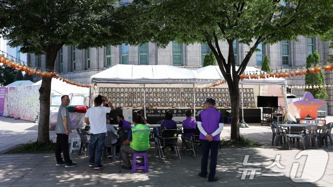 [사진] 서울광장 '이태원 참사 분향소' 500일 하루 앞둔 오늘 이전