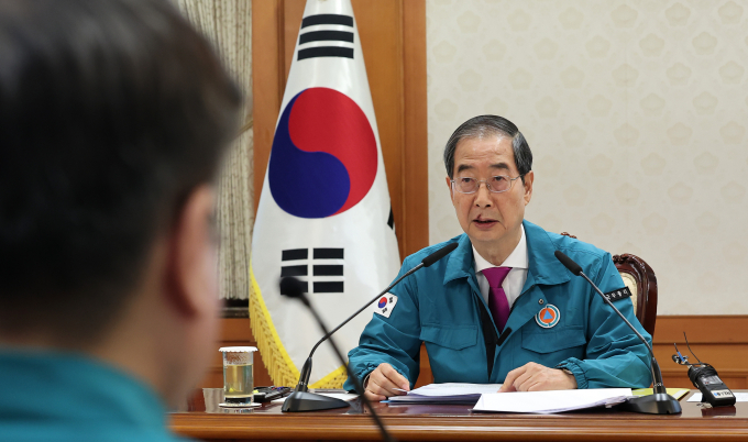 한덕수 국무총리가 16일 서울 종로구 정부서울청사에서 의사집단행동 중앙재난안전대책본부 회의를 주재하며 모두발언을 하고 있다. /사진=뉴스1