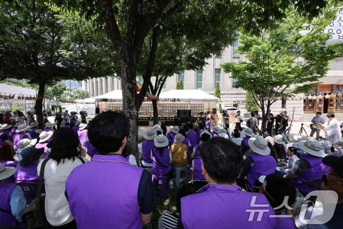 [사진] 서울광장 분향소에서 열린 추모의식