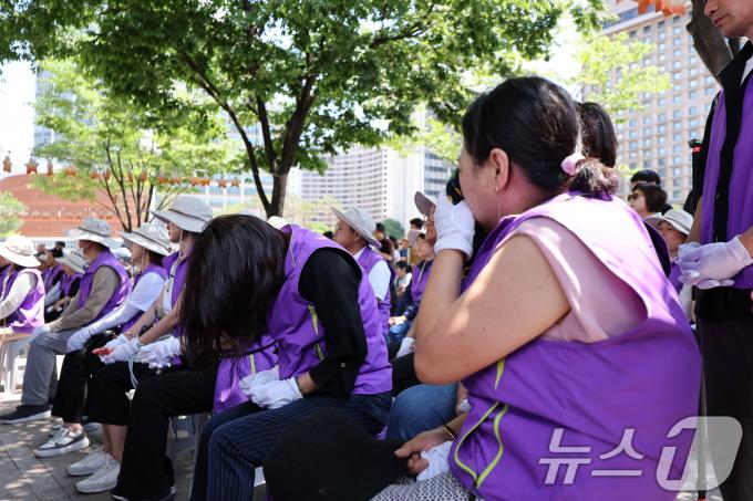 [사진] 서울광장 이태원 합동분향소에서 열린 추모의식