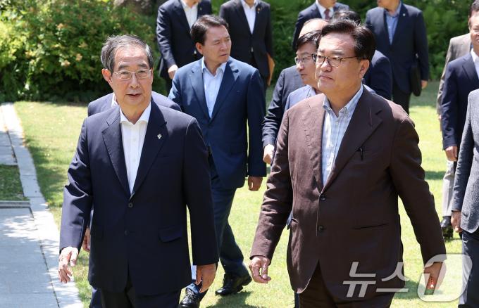 [사진] 고위당정협의회 참석하는 한덕수 총리·정진석 비서실장