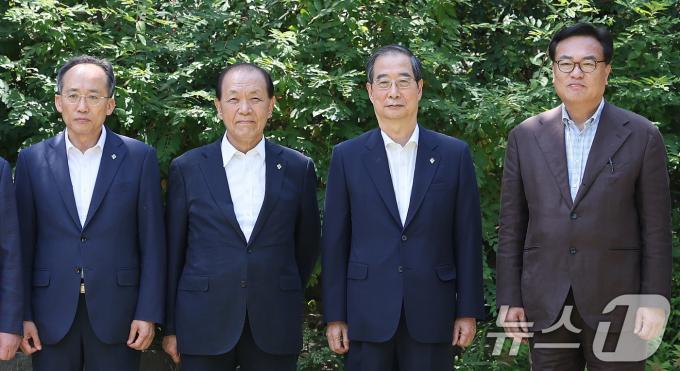 [사진] 고위당정협의 위해 모인 한덕수·황우여·정진석·추경호