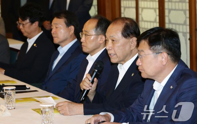 [사진] 발언하는 황우여 비상대책위원장