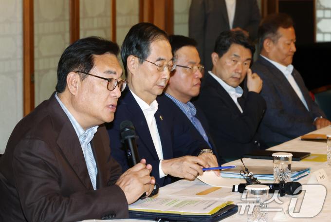 [사진] 발언하는 정진석 비서실장