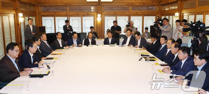 [사진] 고위당정협의회 모두발언하는 한덕수 총리