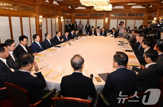 [사진] 발언하는 황우여 비상대책위원장