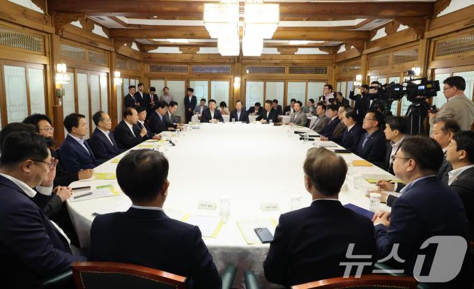 [사진] 발언하는 황우여 비대위원장
