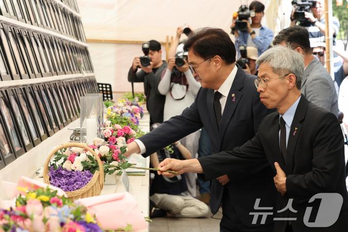 우원식 국회의장이 16일 오후 서울 중구 서울광장에서