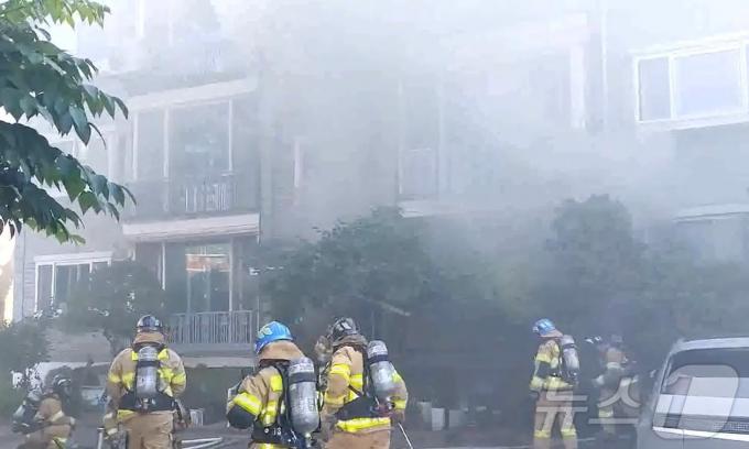 16일 오전 서울 강북구 한 빌라 지하창고에서 화재가 발생했다. 2024.06.16/뉴스1(강북소방서 제공)