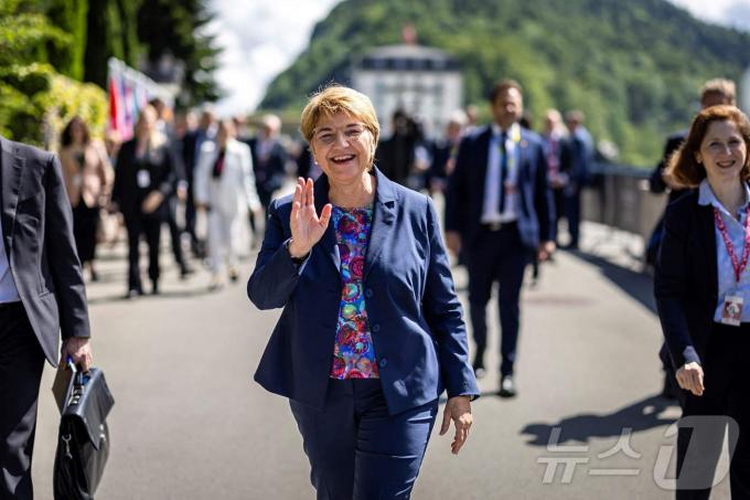 [사진] [포토]우크라 평화 정상회의 주최 스위스 대통령 입장