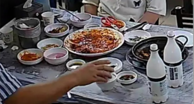 다 먹은 음식을 억지로 먹었다며 환불을 요구한 진상 고객의 사연에 누리꾼들이 분노했다. /사진=뉴스1(아프니까 사장이다 캡처) 