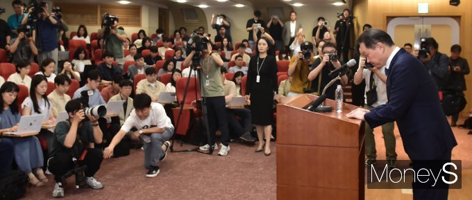 [머니S포토] 이혼 항소심 결과 관련 국민 앞 고개숙인 최태원 회장