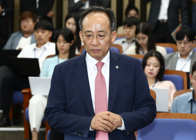 국민의힘이 의원총회를 당분간 중단한 뒤 오는 21일 재개하겠다고 밝혔다. 사진은 추경호 국민의힘 원내대표가 17일 서울 여의도 국회에서 열린 의회정치 원상복구 의원총회에 참석한 모습. /사진=뉴스1