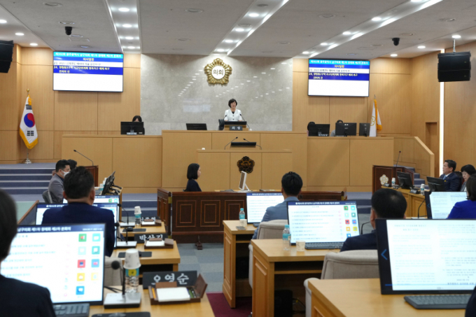 광주광역시 남구의회가 17일 제302회 제1차 정례회를 마무리하고 있다./사진=광주 남구의회