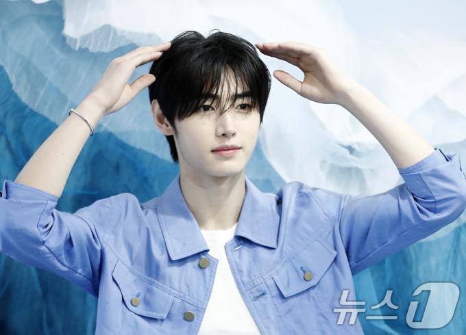 [사진] 엔하이픈, 맑은 눈의 강아지