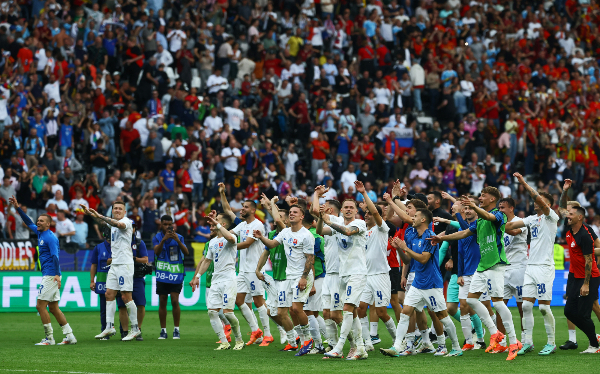 '유럽의 강호' 벨기에가 슬로바키아에 패배했다. 사진은 벨기에와 1차전서 승리 후 기뻐하는 슬로바키아 선수들 /사진=로이터