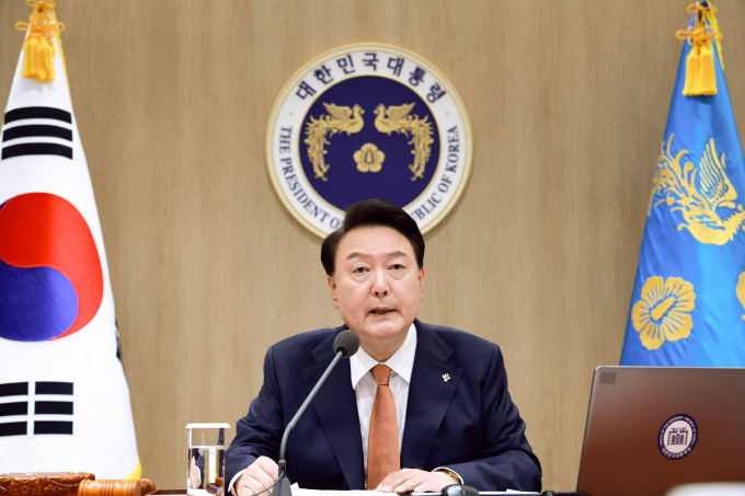 윤석열 대통령이 의료계 집단행동에 대해 엄정하게 대처하겠다고 밝혔다. 사진은 윤 대통령이 18일 서울 용산 대통령실 청사에서 열린 국무회의에서 발언하는 모습. /사진=뉴시스(대통령실통신사진기자단) 