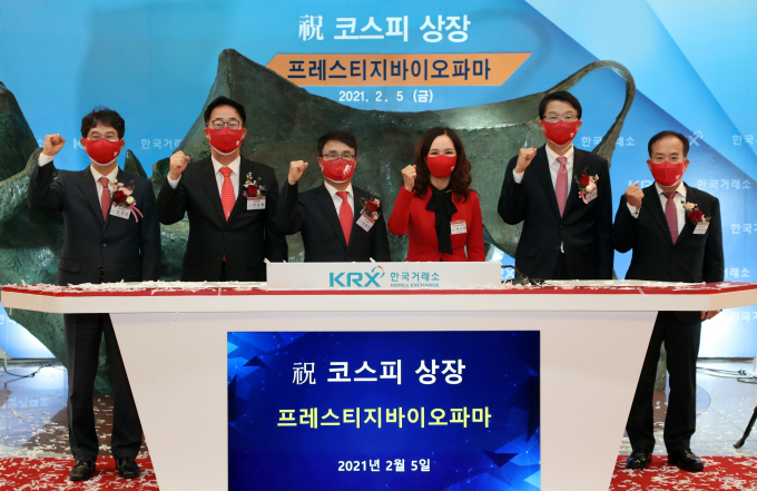 프레스티지바이오파마의 첫번째 혁신신약 'PBP1510'의 임상 1상이 빠르게 진행되고 있다. 사진은 지난 2021년 서울 한국거래소 사옥에서 열린 프레스티지바이오파마의 유가증권시장 신규상장기념식 모습. /사진=뉴스1