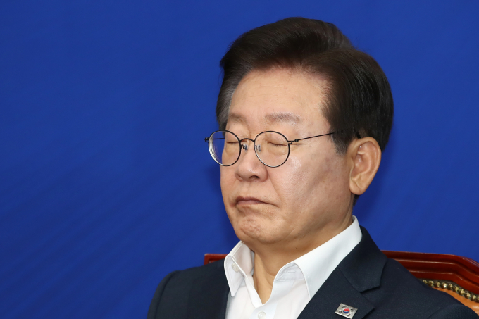 이재명 더불어민주당 대표가 지난 14일 언론을 향해 '검찰의 애완견'이라고 발언한 것을 사과했다. 사진은 이 대표가 지난 17일 서울 여의도 국회에서 열린 최고위원회의에 참석한 모습. /사진=뉴스1
