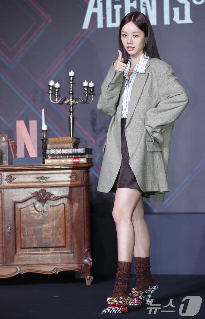 배우 혜리가 18일 서울 마포구 호텔 나루 서울 엠갤러리에서 열린 넷플릭스 오리지널 예능 '미스터리 수사단' 제작발표회에서 포즈를 취하고 있다. ⓒ News1 권현진 기자