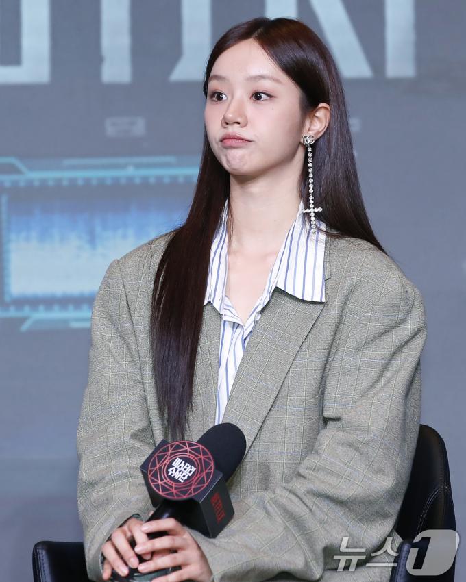 배우 혜리가 18일 서울 마포구 호텔 나루 서울 엠갤러리에서 열린 넷플릭스 오리지널 예능 '미스터리 수사단' 제작발표회에서 류준열·한소희 논란에 대한 질문을 듣고 있다. ⓒ News1 권현진 기자