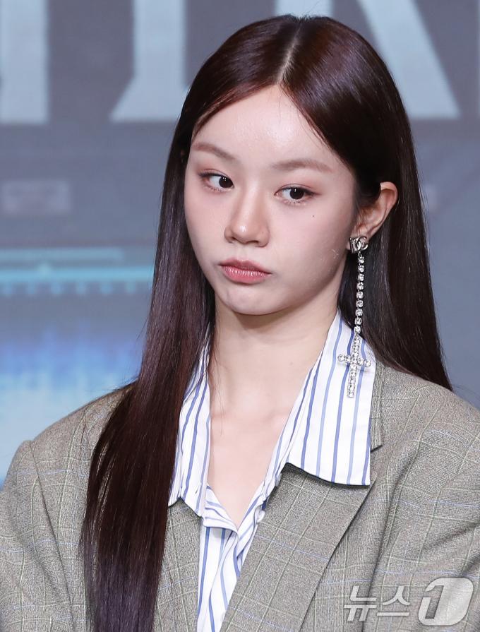 배우 혜리가 18일 서울 마포구 호텔 나루 서울 엠갤러리에서 열린 넷플릭스 오리지널 예능 '미스터리 수사단' 제작발표회에서 류준열·한소희 논란에 대한 질문을 듣고 있다. ' ⓒ News1 권현진 기자