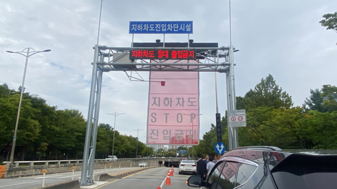 경기도가 본격적인 우기를 앞두고 침수가 예상되는 지하차도 설치한 차단시설 모습. / 사진제공=경기도