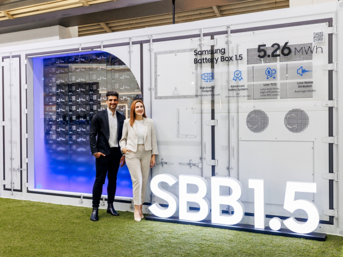 19일 독일 뮌헨에서 개최된 '인터배터리 유럽 2024'에서 삼성SDI가 기존 SBB(Samsung Battery Box)보다 한층 더 업그레이드 된 SBB 1.5를 선보이고 있다. /사진=삼성SDI