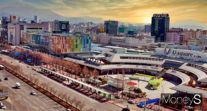 광주신세계가 백화점 복합개발 사업에 쓰여질 양수 대금 4,700억원 중 일부를 먼저 금융기관으로부터 빌리기로 했다.  유·스퀘어 전경/사진=머니S DB.