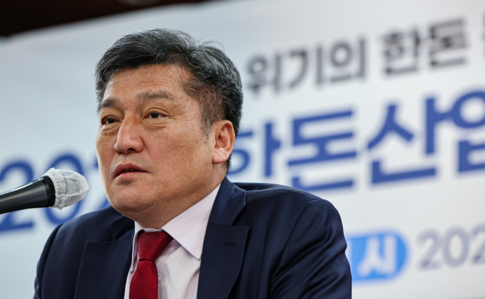  금겹살 논란에 한돈 농가는 누적된 적자를 조금씩 해소해가는 상황에 소비심리가 다시 위축되는 것 아니냐며 우려를 표했다. 손세희 한돈협회장이 지난 1월 서울 중구 한국프레스센터에서 열린 2024 한돈산업 위기대응 기자간담회에 참석해 발언하고 있다. /사진=뉴스1