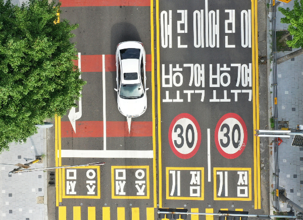 전북 전주시는 야간시간대에 속도 제한을 완화하는 '시간제 속도 제한'을 운영한다. 경기 용인시 어린이구역. /사진=뉴시스