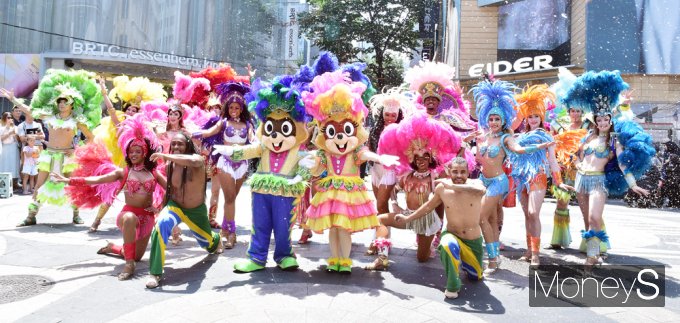 [머니S픽] 롯데월드 어드벤처, 여름 축제 시즌 '삼바'가 빠질수 없죠