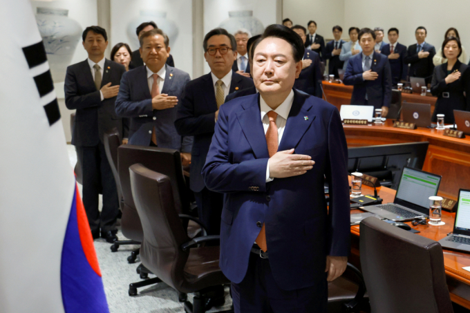 오는 7월 윤석열 대통령이 직접 위원장을 맡은 '국가인공지능위원회'가 출범한다. 사진은  윤석열 대통령이 지난 18일 서울 용산 대통령실 청사에서 열린 국무회의에서 국기에 대한 경례를 하는 모습. /사진=뉴시스 