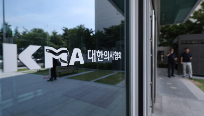 대한의사협회(의협)가 19일 공정거래위원회(공정위) 조사에 대한 입장을 공개했다. 사진은 서울 용산구 소재 의협. /사진=뉴시스
