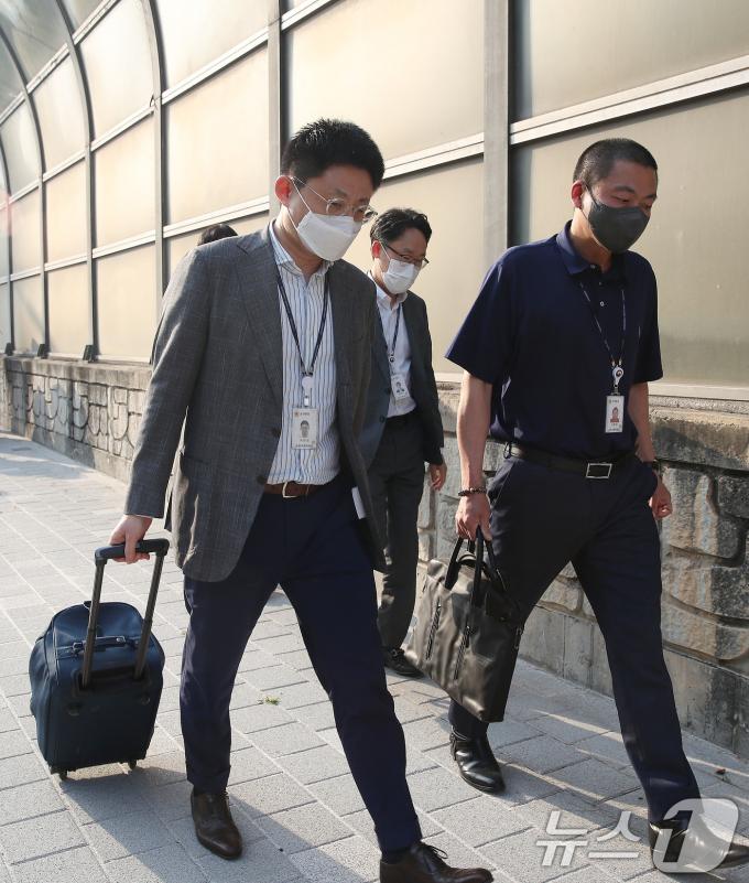 [사진] 집단휴진 관련 의협 조사 마친 공정위 조사관들