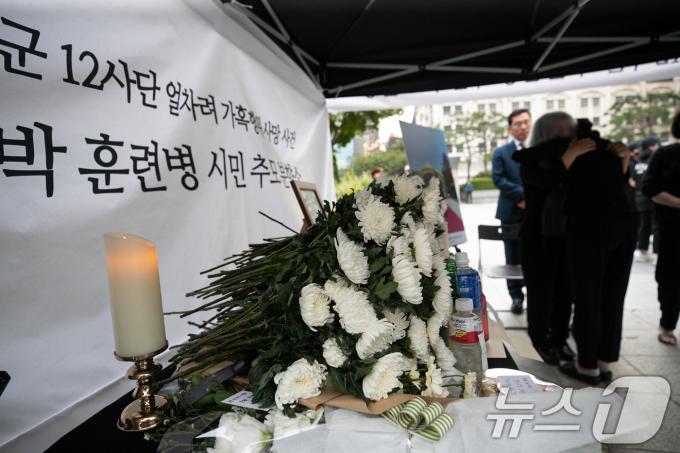 [사진] 슬픔을 같이 나누며