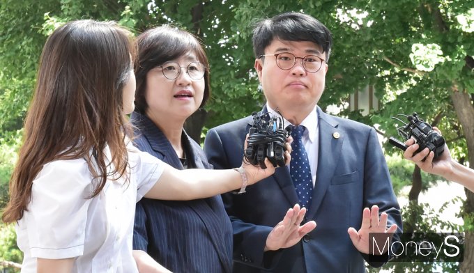 [머니S포토] 임현택 의협 회장, 27일 무기한 휴진 예고 질문 등 '노코멘트'