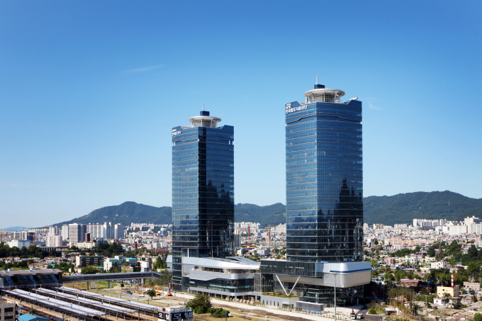국가철도공단과 한국철도공사(코레일)가 '철도역의 확장'을 주제로 '2024 한국철도건축문화상' 공모전을 연다. 7월25일까지 참가등록, 30일까지 설계 작품 접수를 각각 받는다. 사진은 국가철도공단 본사 모습./사진=뉴스1