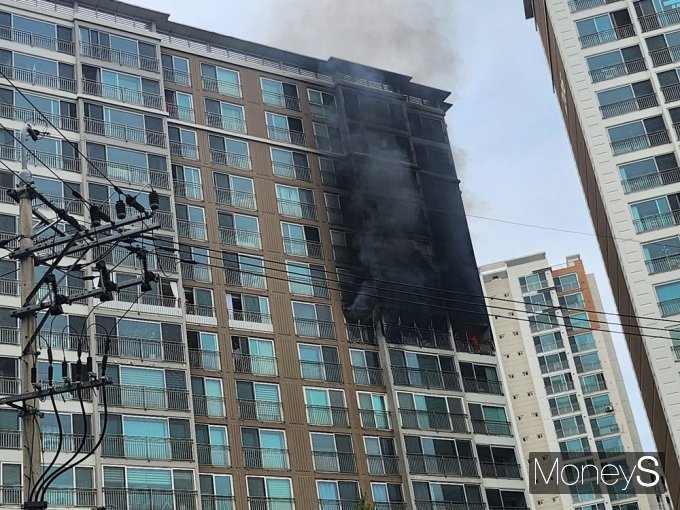 20일 서울 강남구 역삼동 아이파크 아파트에서 화재가 발생했다. /사진=독자제공