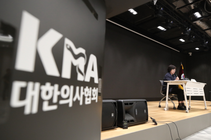 '올바른 의료를 위한 특별위원회'(올특위)가 출범한다. 사진은 20일 서울 용산구 소재 대한의사협회에서 브리핑을 진행하는 최안나 의협 대변인. /사진=뉴스1
