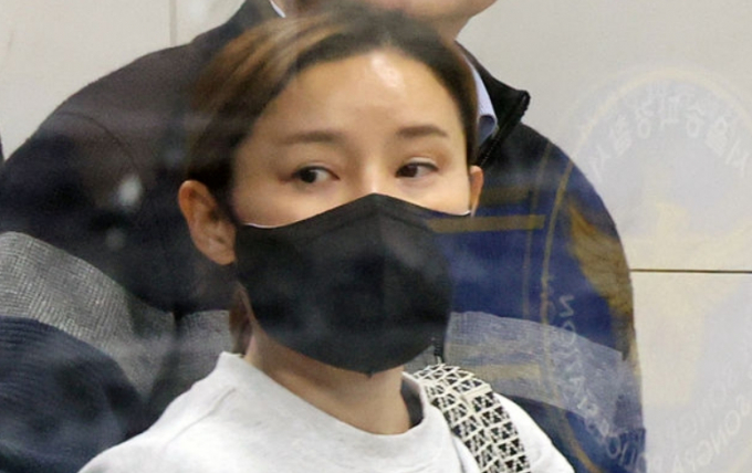 올림픽 메달리스트인 펜싱 국가대표 출신 남현희가 서울펜싱협회로부터 '제명' 징계를 받았다. 사진은 남현희가 지난해 11월7일 서울 송파구 송파경찰서에서 피의자 신분으로 조사를 마친 뒤 나오고 있는 모습. /사진=뉴시스